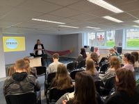 Studentu tikšanās ar dzejnieci un tulkotāju Ingmāru Balodi